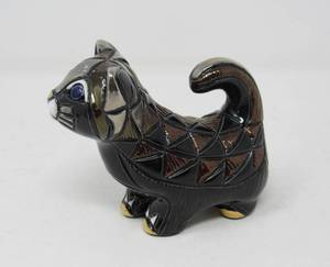 lot 66 image: Cat--Artesaria Rinconada  Silver Anniversary series Ceramic by Uruguay artist, signed  gold & Platinum
