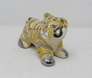 lot 67 image: Tiger--Artesaria Rinconada  Silver Anniversary series Ceramic by uruguayan Artisan