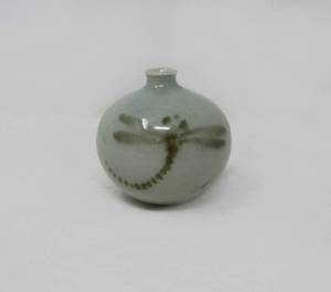 lot 81 image: Studio Pottery Green Vase  Dragonfly bud Vase