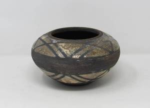 lot 110 image: Decorative Pottery Bowls