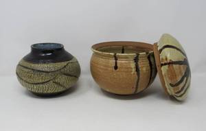 lot 112 image: Ceramic Pots with Lid