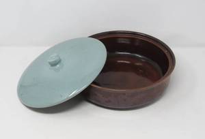 lot 115 image: Red Wing bowl Covered Casserole