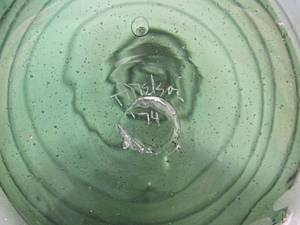 lot 43 image: Studio Art glass vasevessel (signed T. Nelson)