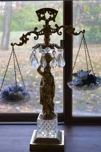 lot 16 image: Decorative Scale Figurine Statue with Flowers