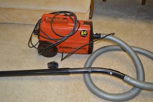 lot 25 image: Vintage Eureka Mighty Mite Vacuum Cleaner