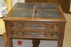 lot 31 image: Decorative Wooden Side TableDrawer