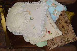 lot 35 image: Assorted Vintage Lace Pillows