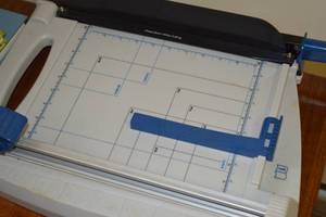lot 38 image: Paper Cutter