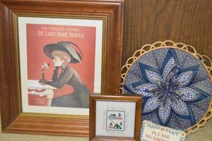 lot 48 image: Assorted Wall Decor