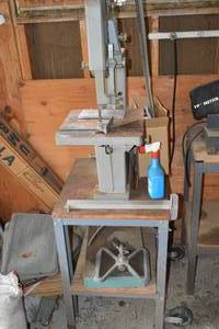 lot 4 image: Power King Band Saw