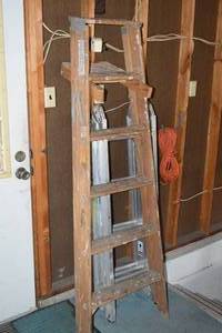 lot 123 image: 3 Ladders