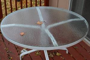 lot 126 image: Patio Table
