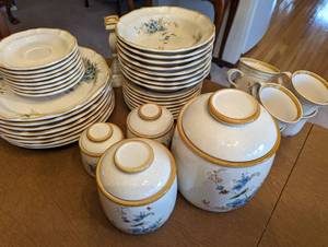 lot 55 image: Mikasa Garden Club Oven to table to dishwasher China set