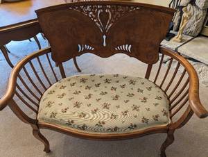 lot 56 image: Antique Settee