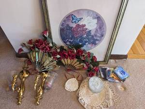 lot 64 image: Wall Decorations and Coasters