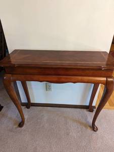 lot 65 image: Hallway Table