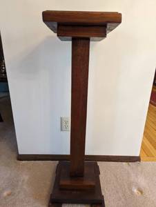 lot 66 image: Pedestal