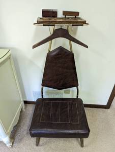lot 85 image: Leather Prep Chair