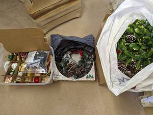 lot 88 image: Christmas Bundle - See Pictures