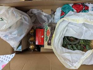 lot 91 image: Christmas Bundle - See Pictures