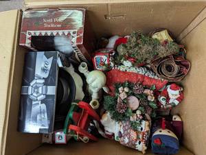 lot 92 image: Christmas Bundle - See Pictures