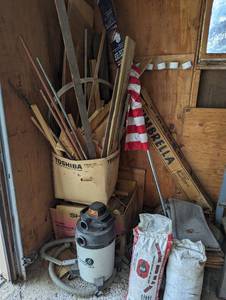 lot 118 image: Materials and Garage Gear, Patio Umbrella