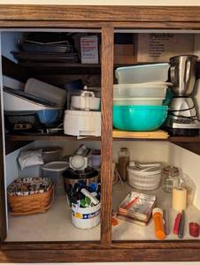 lot 70 image: Contents of Kitchen Cabinet - See Pictures