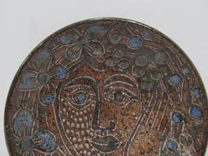 Signed Mid Century DAVID STEWART Ceramic Art Pottery Plate wFace &amp Flowers