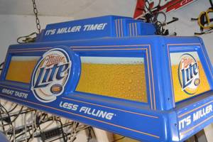 lot 3 image: Miller Lite Billiard Light - TESTED WORKS