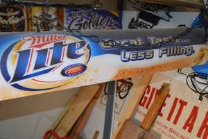 lot 11 image: Miller Lite Billiards Light - TESTED WORKS