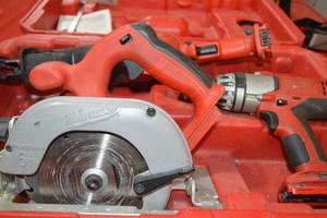 lot 32 image: Milwaukee Tool Combo - Great Set of Quality Tools