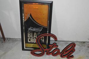 lot 47 image: Bar Decor