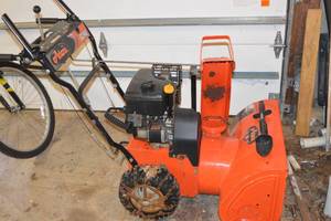 lot 5 image: Ariens 624E Gas Snowblower