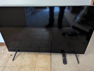 lot 65 image: Samsung TV  50