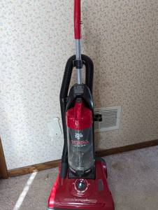 lot 71 image: Dirt Devil Vacuum