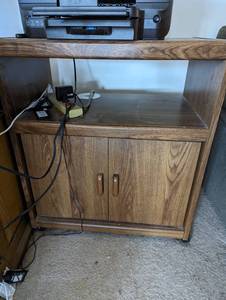 lot 89 image: TV Stand - DOES NOT INCLUDE CONTENTS