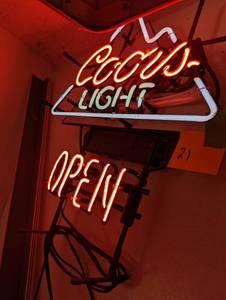 lot 21 image: Coors Light Neon Sign with Open Function - TESTED WORKS