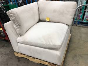 lot 5 image: CORNER CHAIR