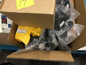 lot 17 image: ASSORTED CAR PARTS