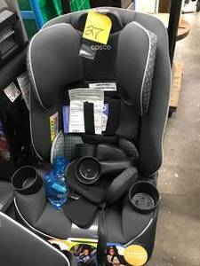 lot 27 image: DISPLAY MODEL COSTCO CAR SEAT