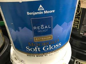 lot 196 image: BENJAMIN MOORE EXTERIOR, SOFT GLOSS