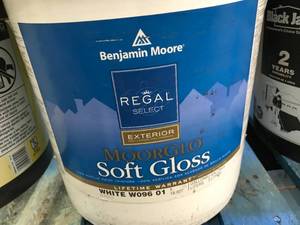 lot 197 image: BENJAMIN MOORE EXTERIOR, SOFT GLOSS