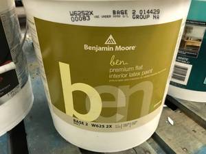 lot 207 image: BENJAMIN MOORE PREMIUM FLAT PAINT