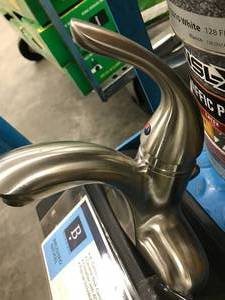 lot 227 image: SINGLE HANDLE SINK FAUCET