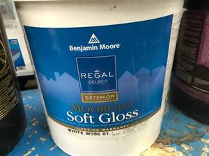 lot 233 image: BENJAMIN MOORE SOFT GLOSS FINISH