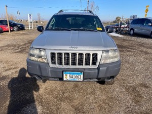 lot 11 image: 2004 Jeep Grand Cherokee