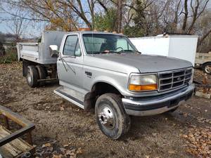 lot 44 image: 1997 Ford F350 Dump Truck