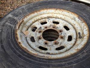 lot 46 image: (5) Ford Super Duty Wheels with Tir...