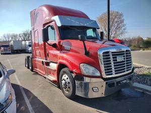 lot 42 image: 2014 Freightliner Cascadia