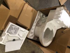 Glacier Bay Fenwick 1-Piece 1.6 GPF1.1 GPF Dual Flush Elongated Toilet in White  Customer Returns See Pictures